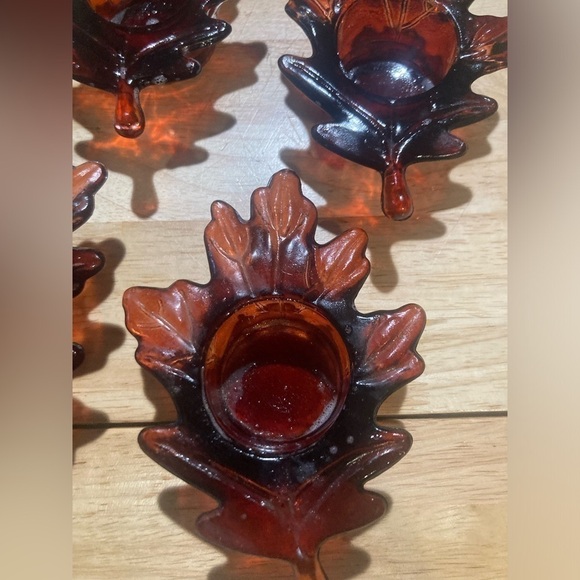 Leaf shaped candle holders. You get all 5 for the price. Adorable 🍁 - Picture 2 of 2